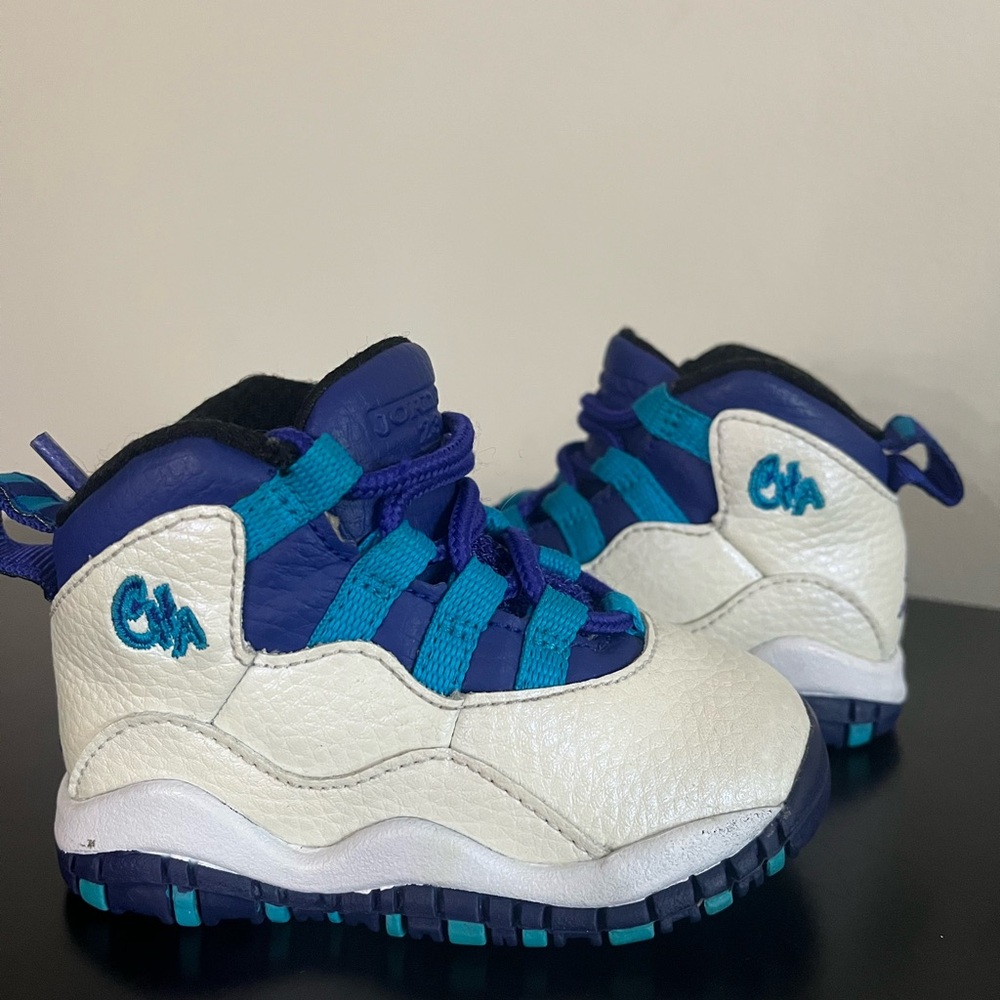 Jordan Kids Sneakers in White and Blue